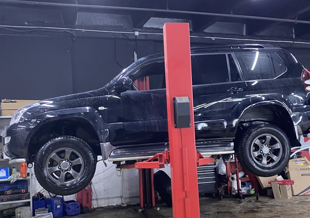 Тойота Ленд Крузер Прадо готовится к полной замене колодок