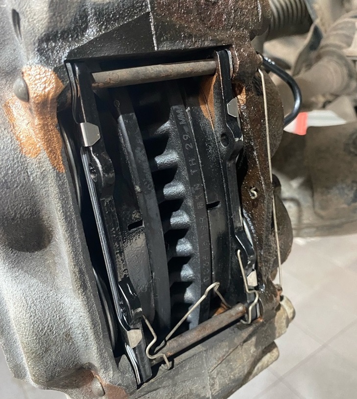 Замена тормозных колодок Тойота Ленд Крузер Прадо