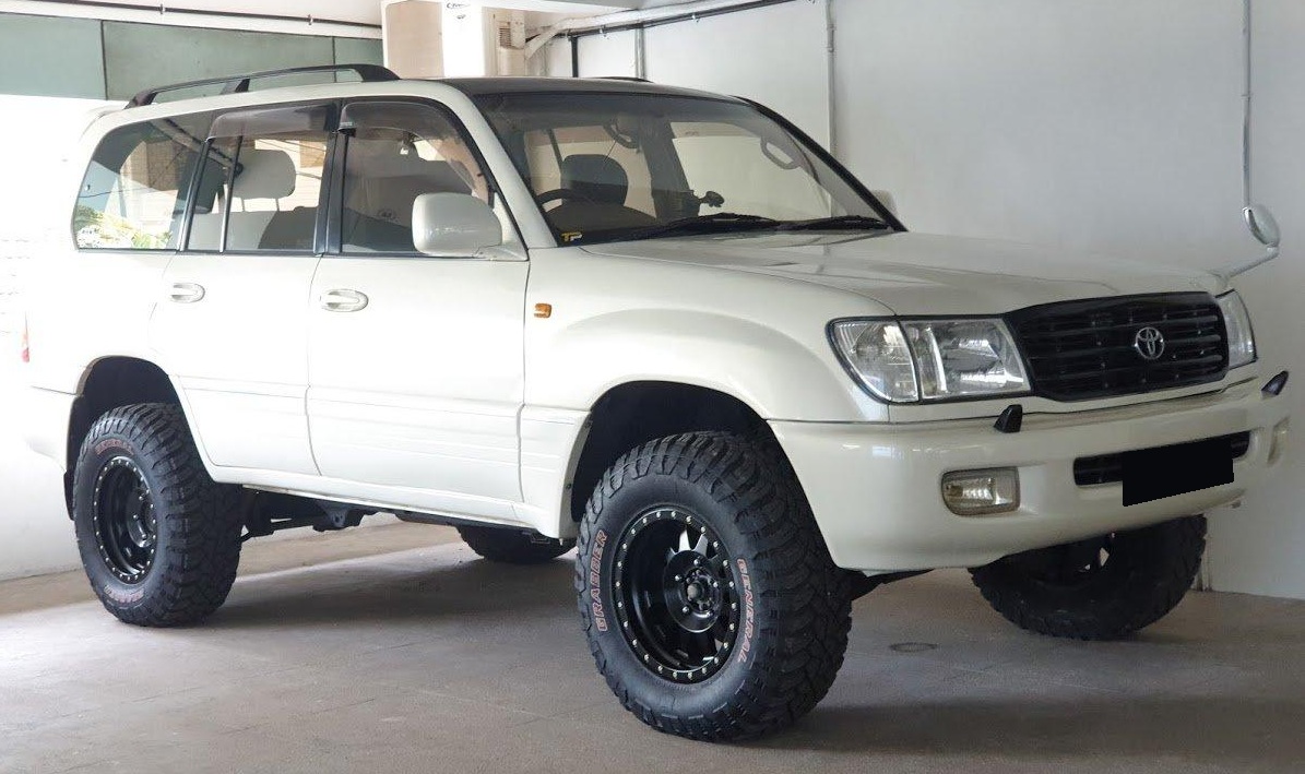 Тойота Ленд Крузер в автотехцентре после ремонта турбины