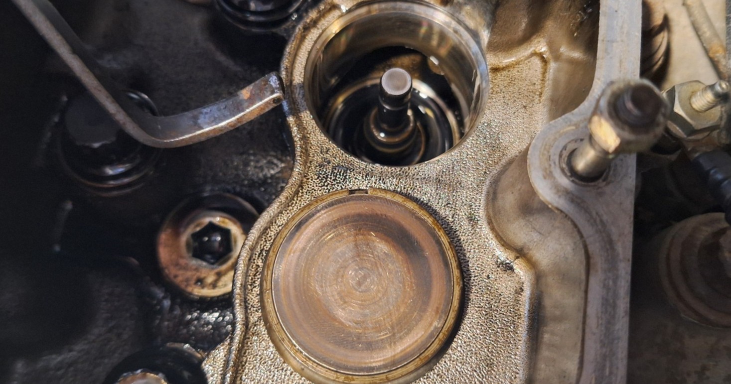 Замена маслосъемных колпачков Тойота Ленд Крузер