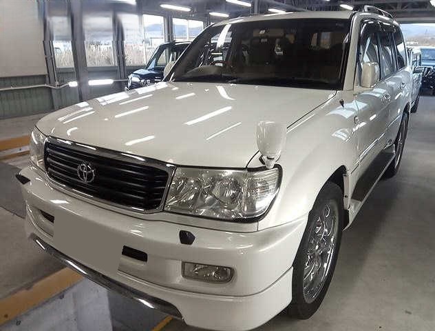 Тойота Ленд Крузер в процессе замены приводов