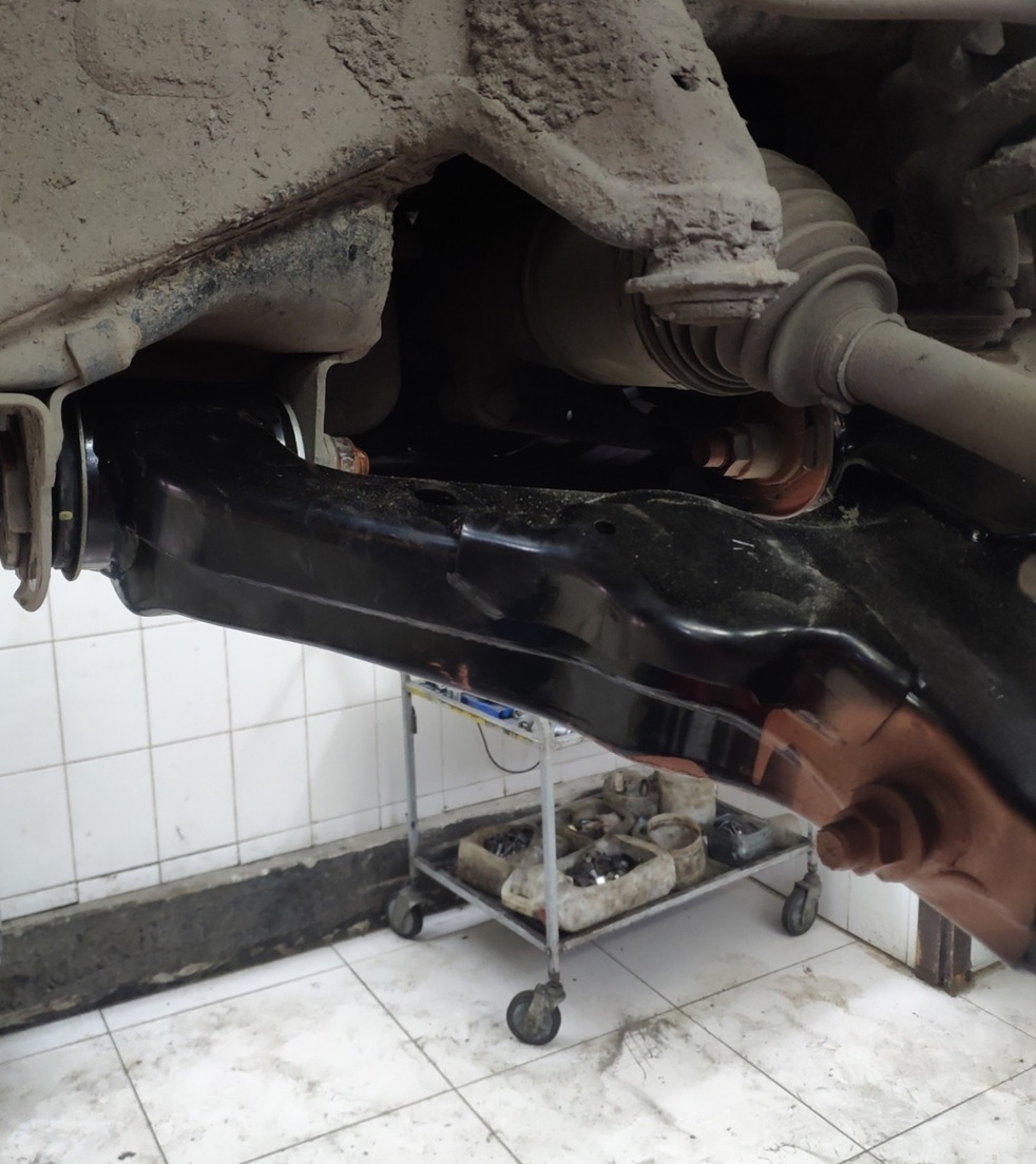 Замена рычагов Тойота Ленд Крузер