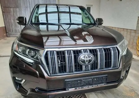 Тойота Ленд Крузер в автотехцентре после замены турбины