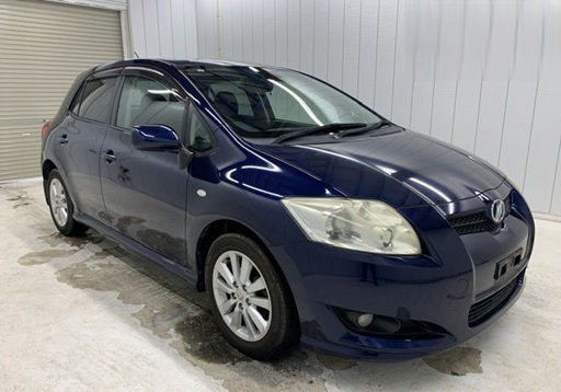 Тойота Аурис в автотехцентре после диагностики робота