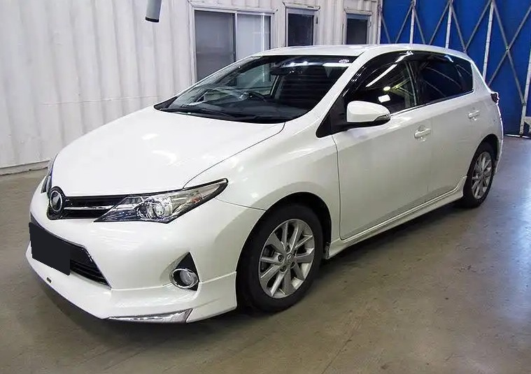 Тойота Аурис в автотехцентре после замены датчика коленвала