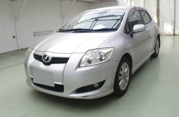 Тойота Аурис в автотехцентре после замены шаровых опор