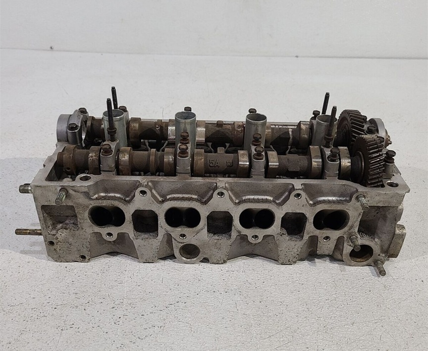 Головка блока цилиндров снята для ремонта
