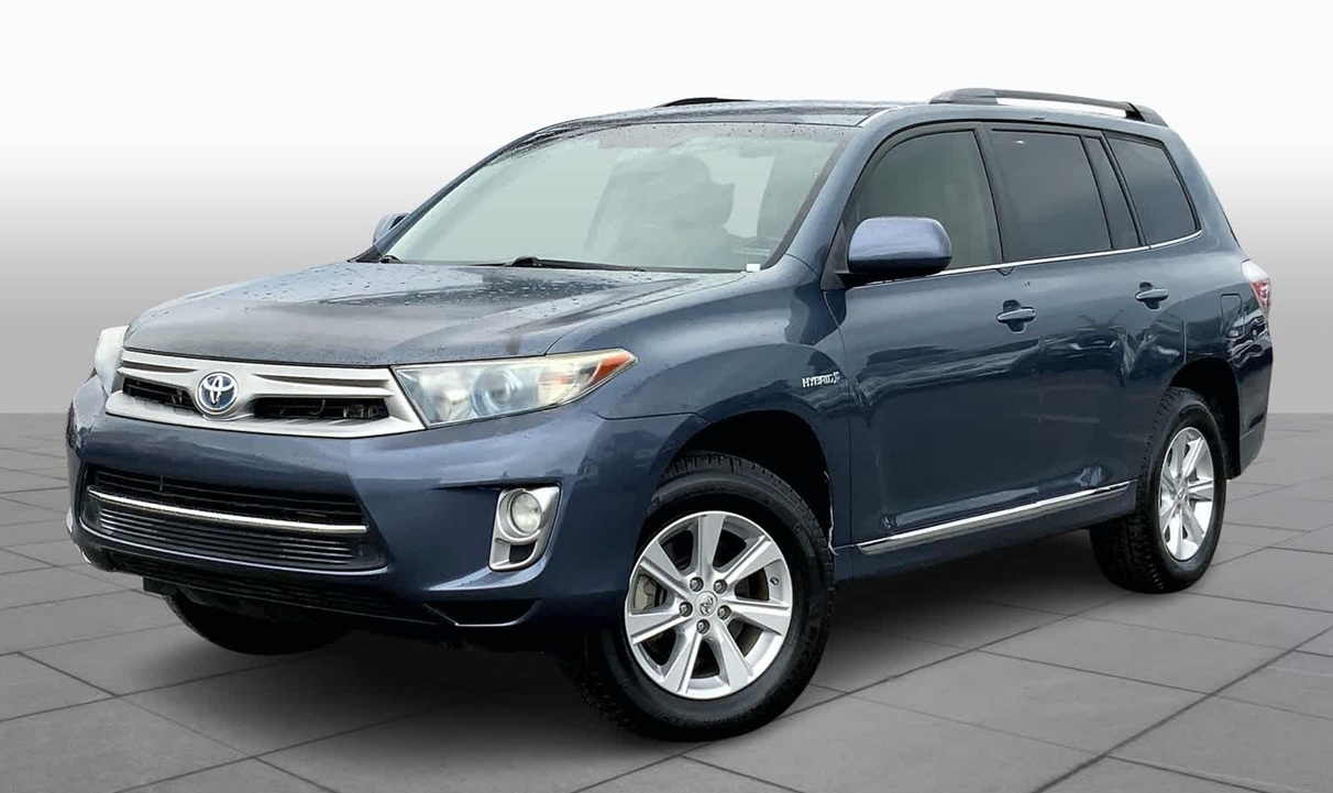 Тойота Хайлендер после замены компрессора кондиционера в автотехцентре