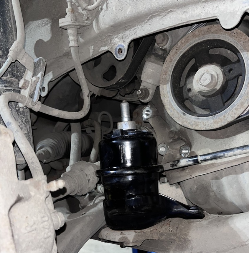 Замена опоры двигателя Тойота Хайлендер