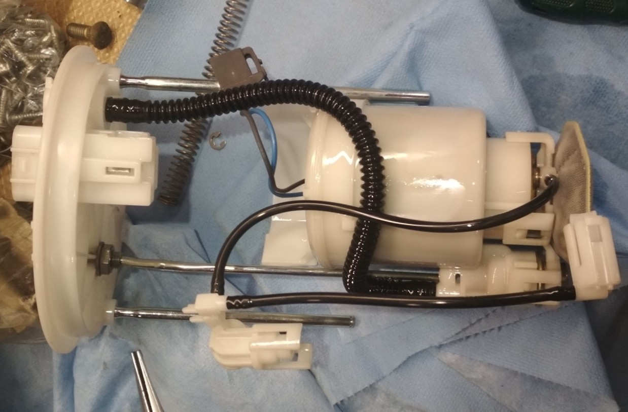 Замена топливного фильтра Тойота Венза