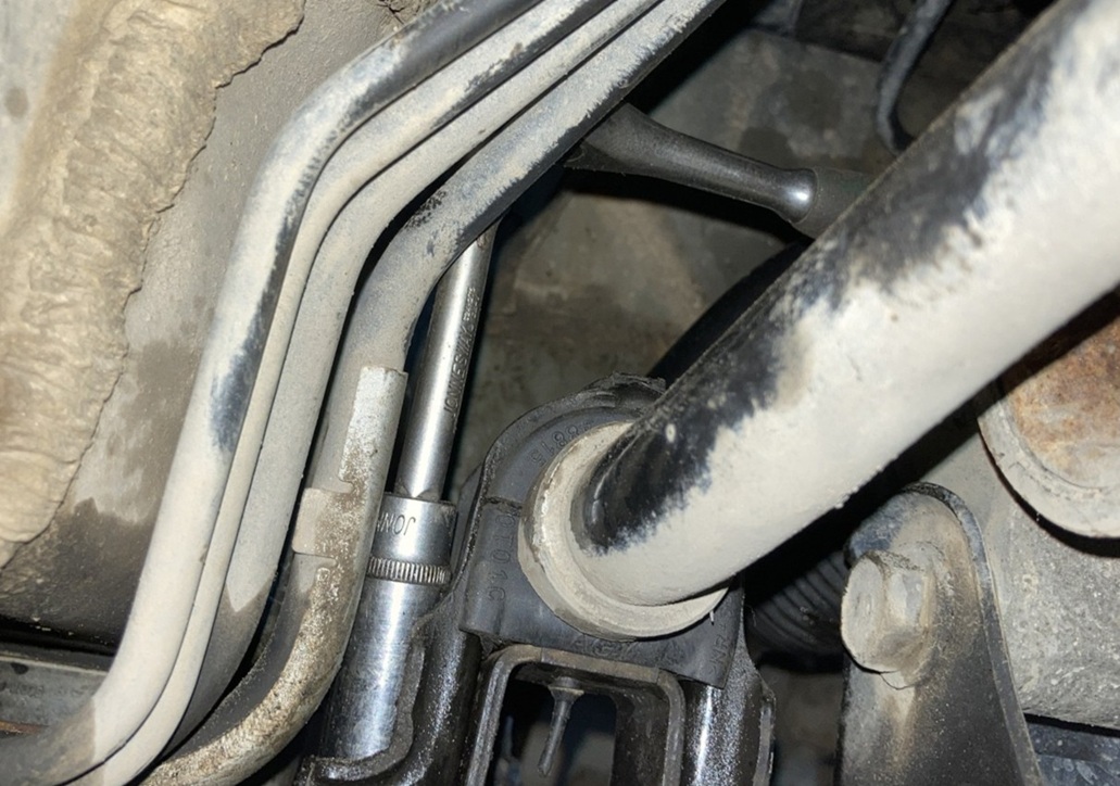 Замена втулок стабилизатора Тойота Венза