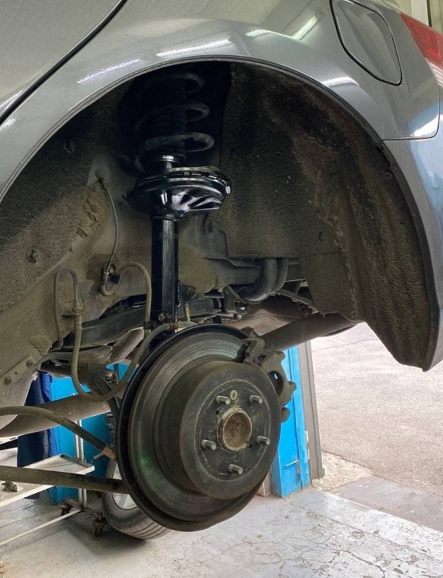 Замена задних амортизаторов Тойота Венза