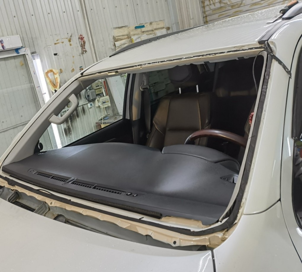 Замена лобового стекла Тойота Фортунер