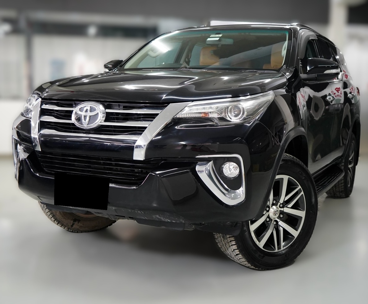 Тойота Фортунер после замены моторного масла в автотехцентре