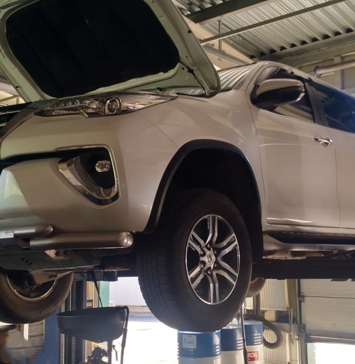 Замена масла в двигателе Тойота Фортунер