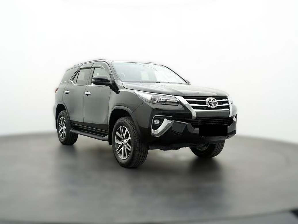 Тойота Фортунер после замены салонного фильтра в автотехцентре