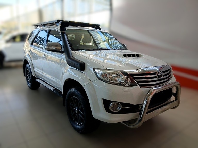 Тойота Фортунер после замены суппортов в автотехцентре