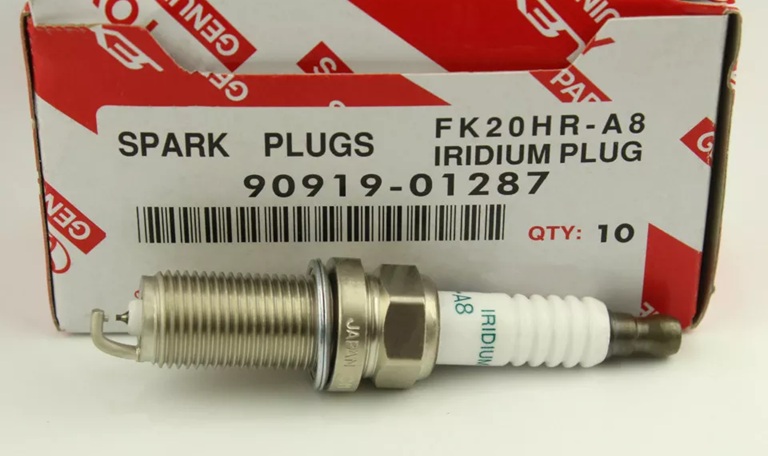 Новая оригинальная свеча зажигания