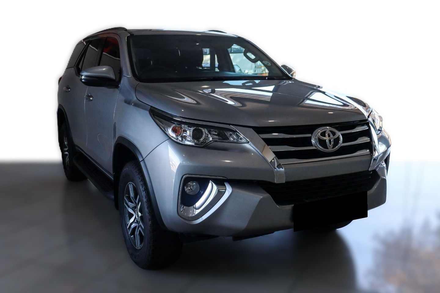 Тойота Фортунер после замены воздушного фильтра в автотехцентре