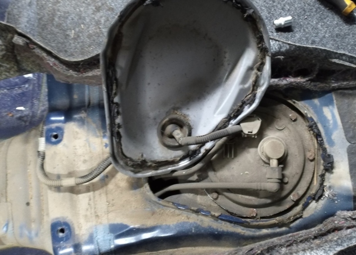 Замена бензонасоса Тойота Сиента