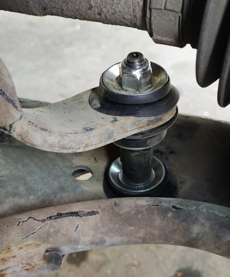 Замена стоек стабилизатора Тойота Сиента