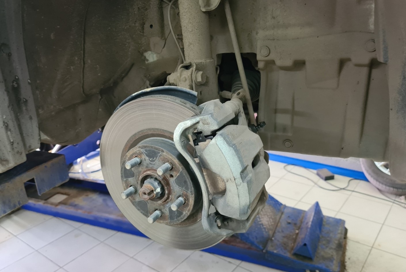 Замена тормозных дисков Тойота Сиента