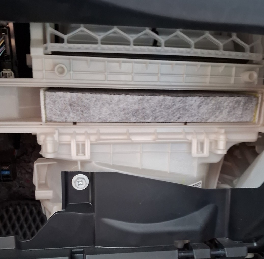 Замена салонного фильтра Тойота Сиенна