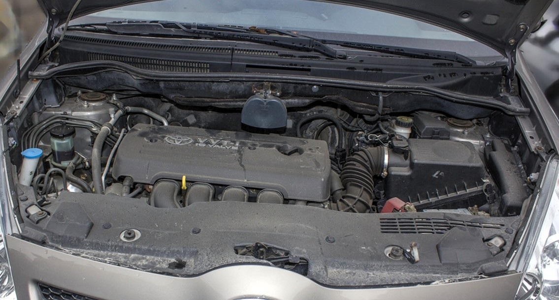 Замена масла в двигателе Тойота Версо