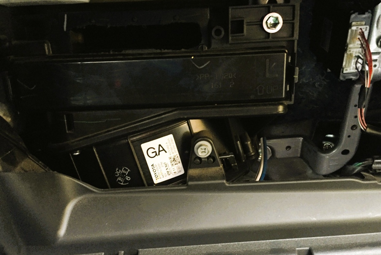 Замена салонного фильтра Тойота Версо