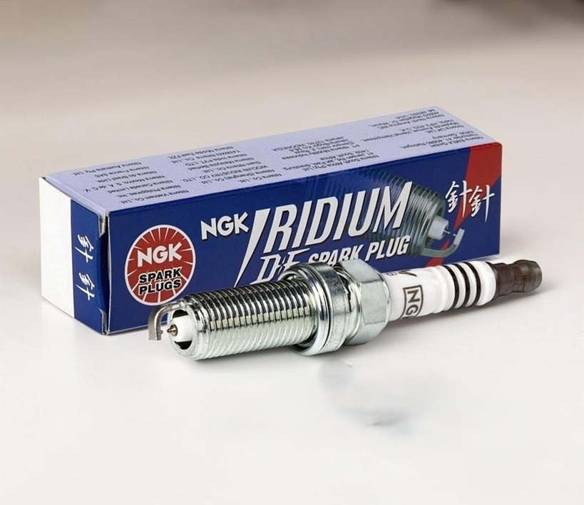 Новая свеча зажигания готова к монтажу