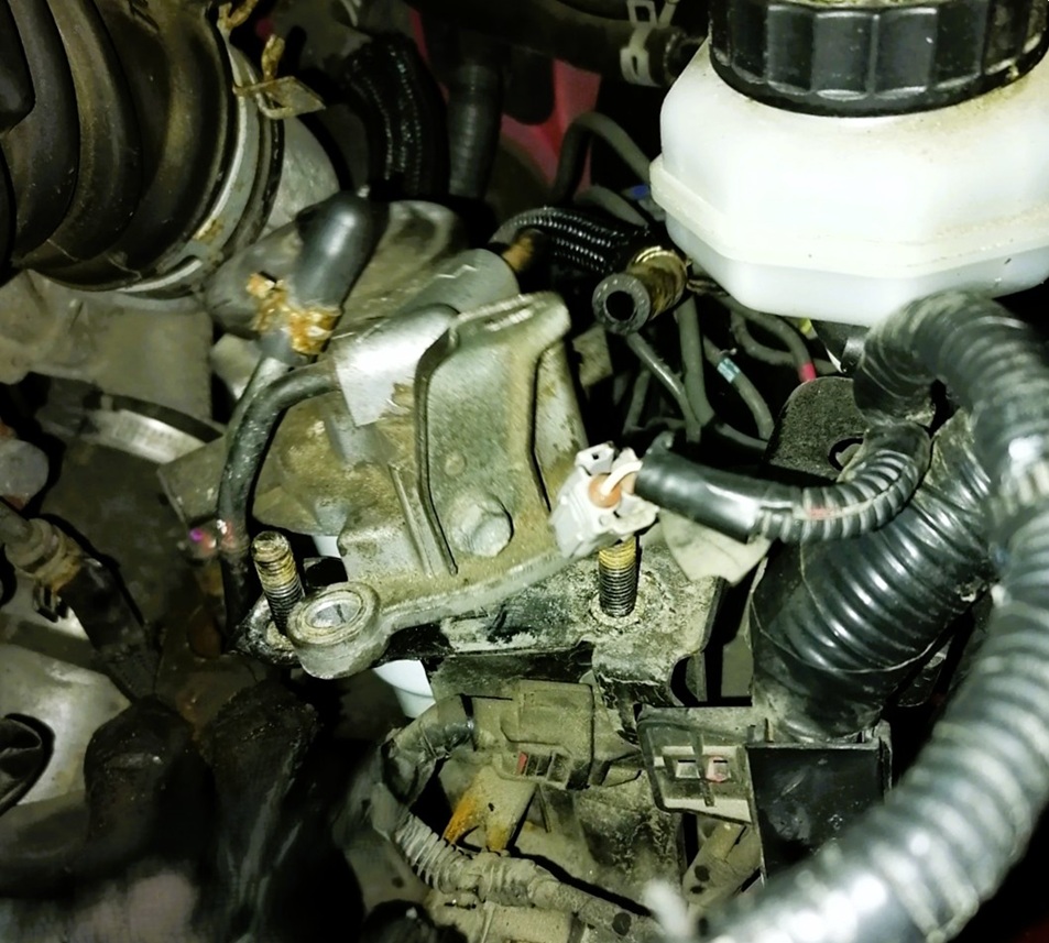 Замена топливного фильтра Тойота Версо с дизельным мотором