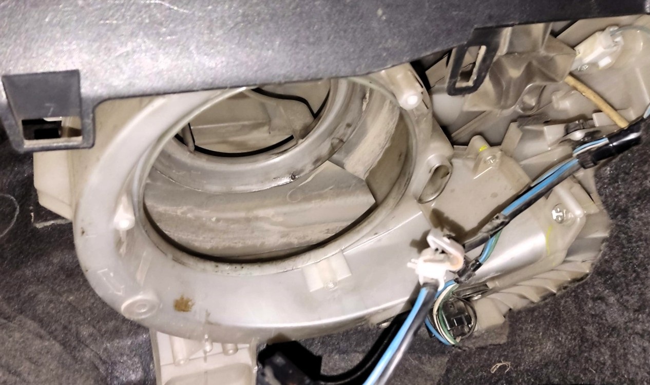 Замена моторчика печки Тойота Витц