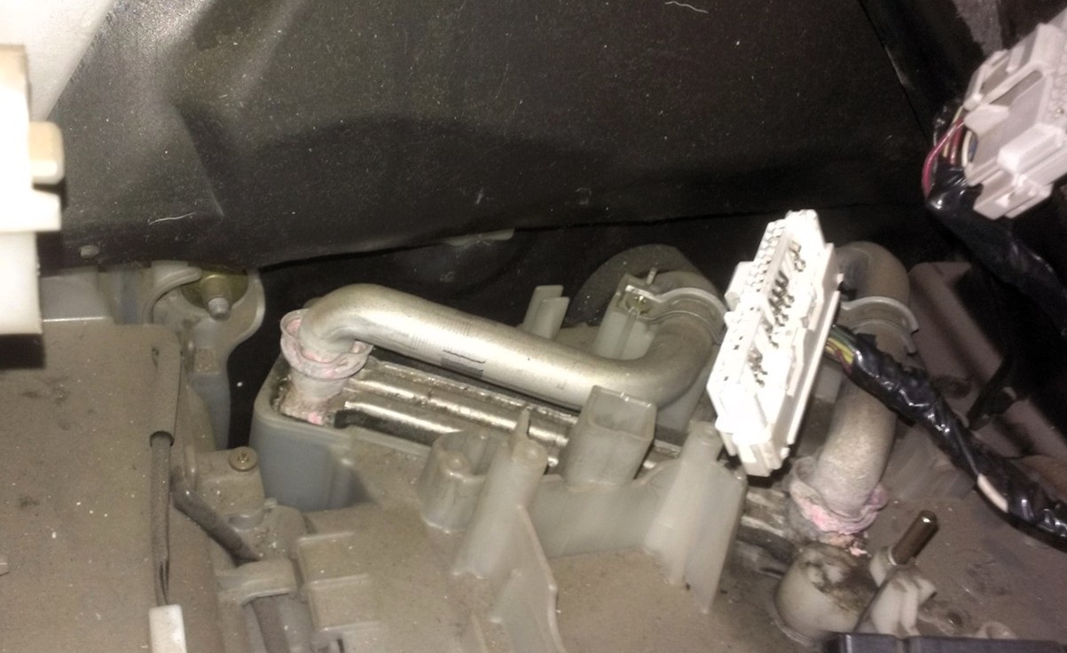 Замена радиатора печки Тойота Витц