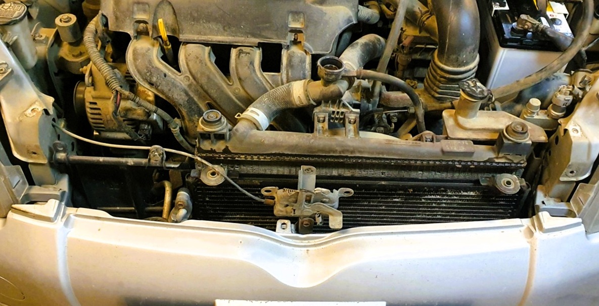 Замена радиатора Тойота Витц