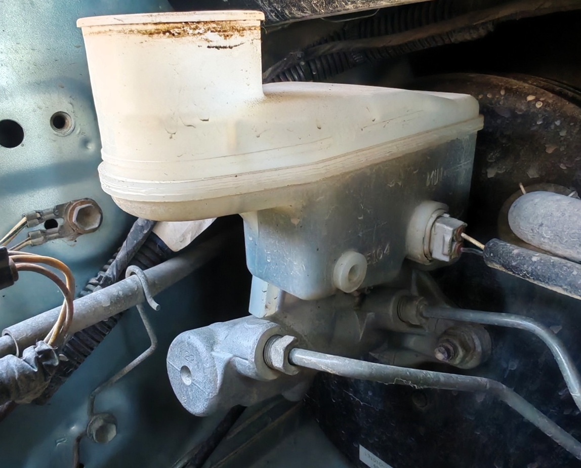 Замена тормозной жидкости Тойота Витц