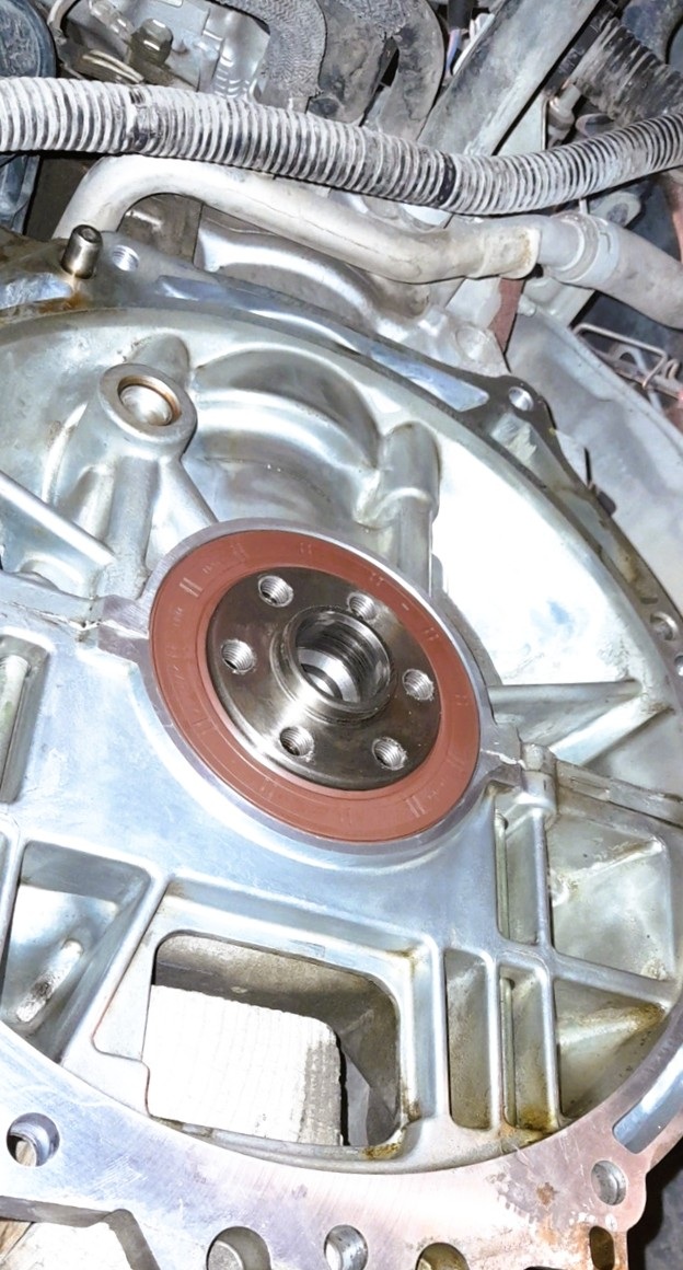 Замена заднего сальника коленвала Тойота Танк