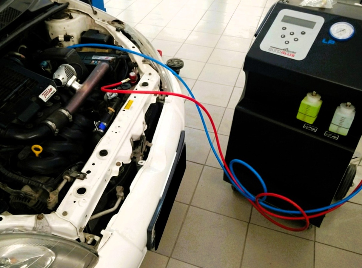 Заправка кондиционера Тойота Витц